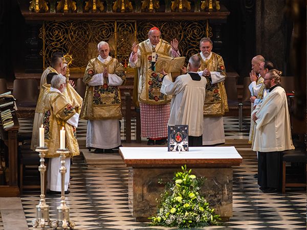 Hochamt on the First Sunday of Advent: Gregorian chant (Choralschola St. Stephan)
